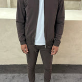 Brunt tracksuit med zipjacka