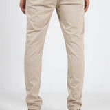 Beige chinos med smal passform