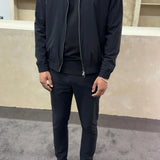 Svart tracksuit med zipjacka