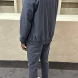 Grå tracksuit med zipjacka